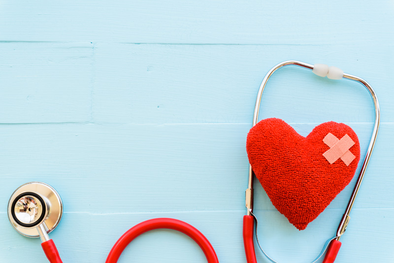 Stéthoscope rouge avec coeur